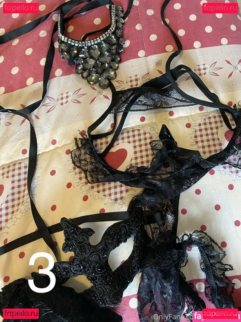 saraesotica Onlyfans Photo Gallery 