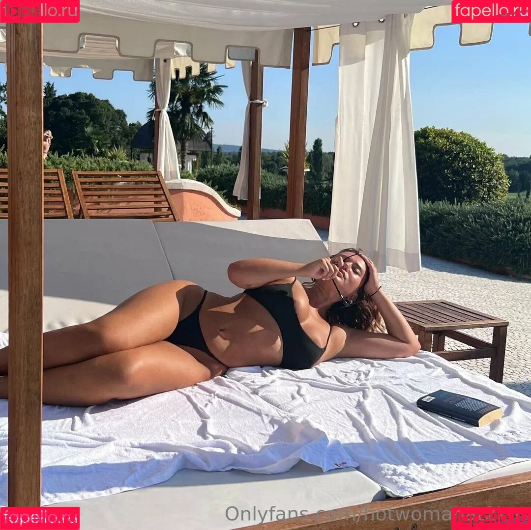 hotwomanat2km Onlyfans Photo Gallery 
