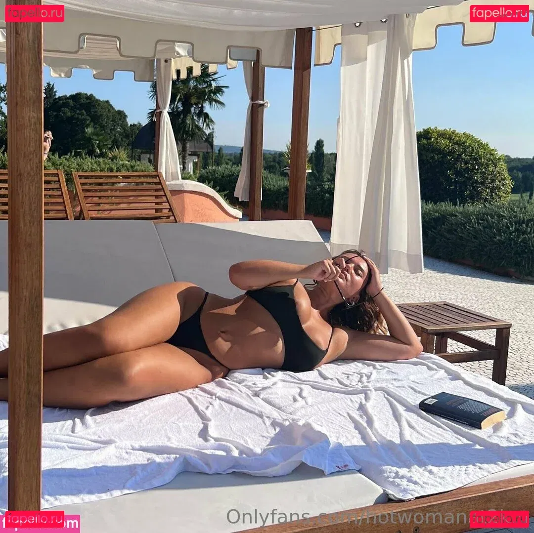 hotwomanat2km Onlyfans Photo Gallery 