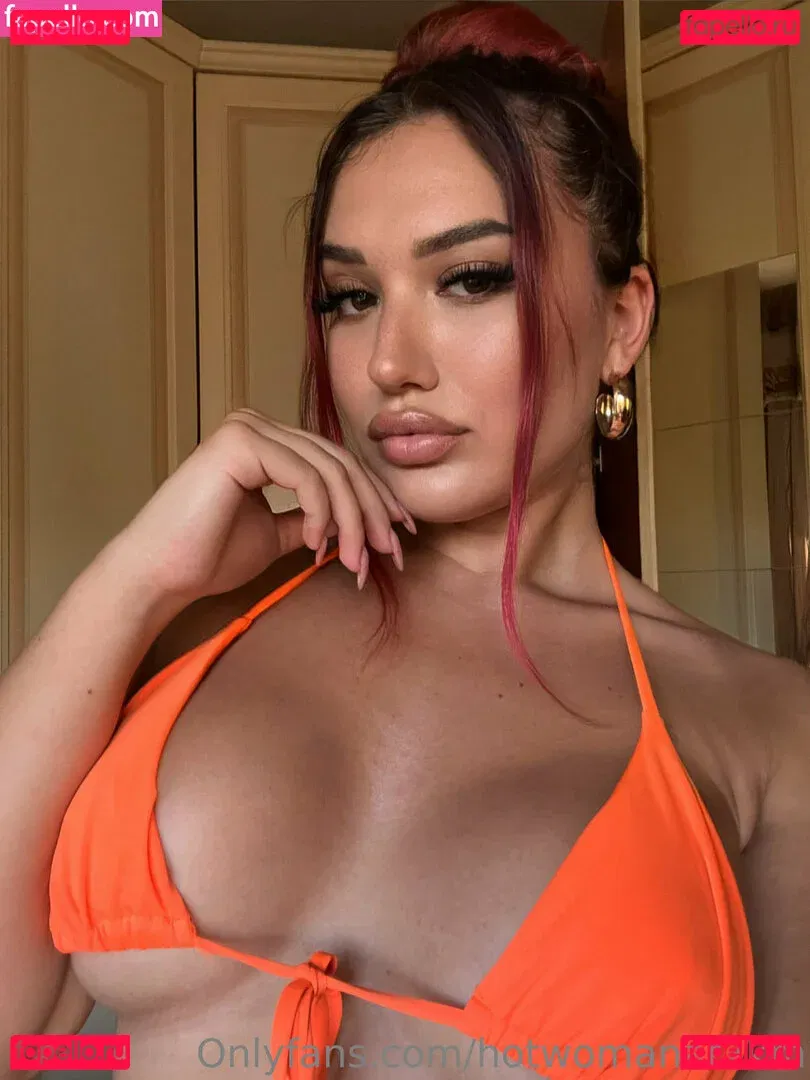 hotwomanat2km Onlyfans Photo Gallery 