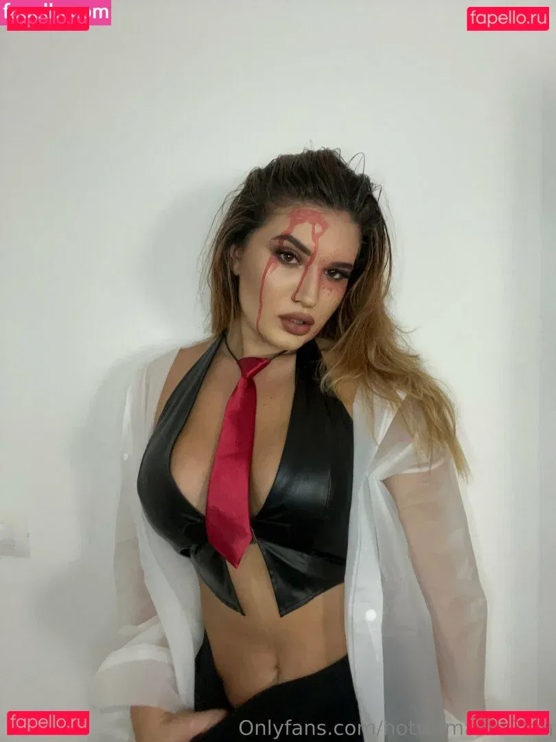 hotwomanat2km Onlyfans Photo Gallery 