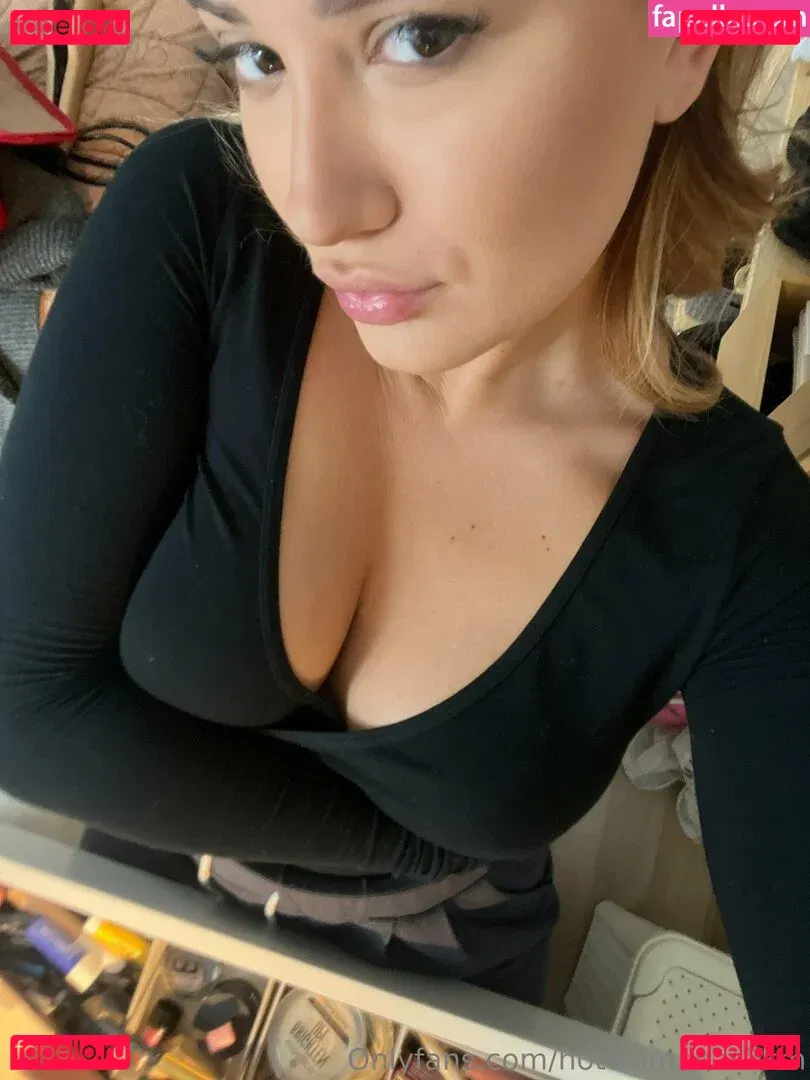 hotwomanat2km Onlyfans Photo Gallery 