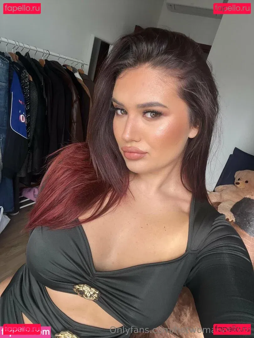 hotwomanat2km Onlyfans Photo Gallery 