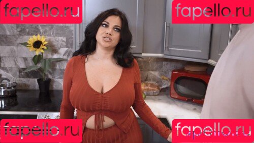 Mona Azar Onlyfans Photo Gallery 