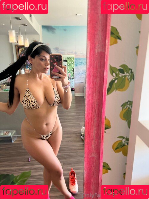 Mona Azar Onlyfans Photo Gallery 