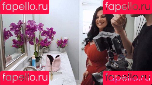 Mona Azar Onlyfans Photo Gallery 