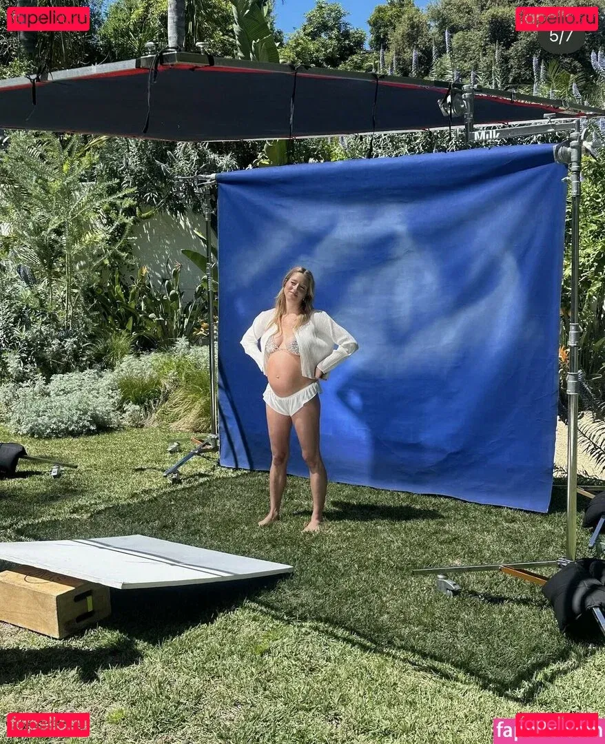 Molly Baz Onlyfans Photo Gallery 