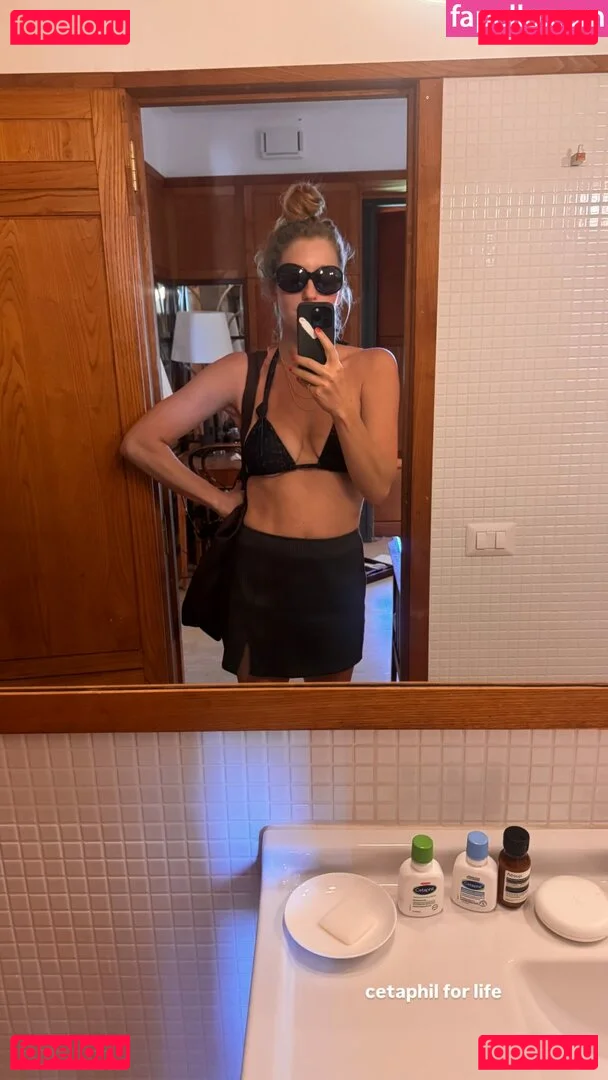 Molly Baz Onlyfans Photo Gallery 