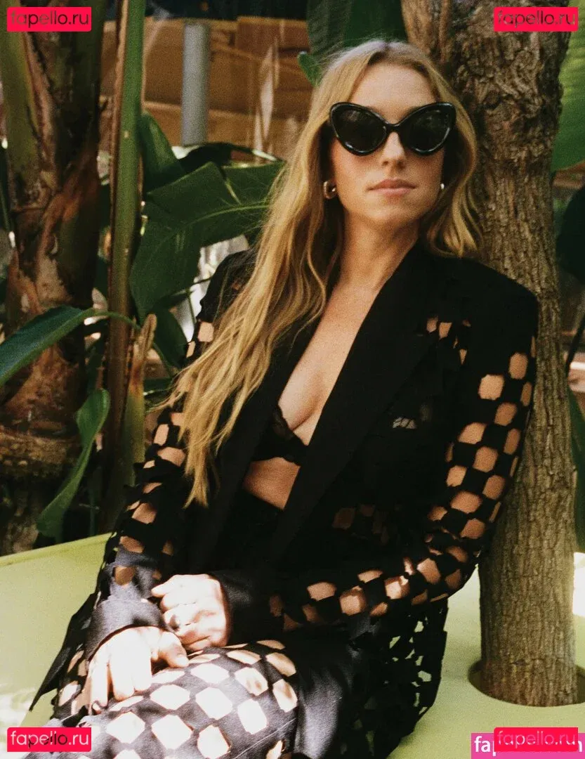 Molly Baz Onlyfans Photo Gallery 