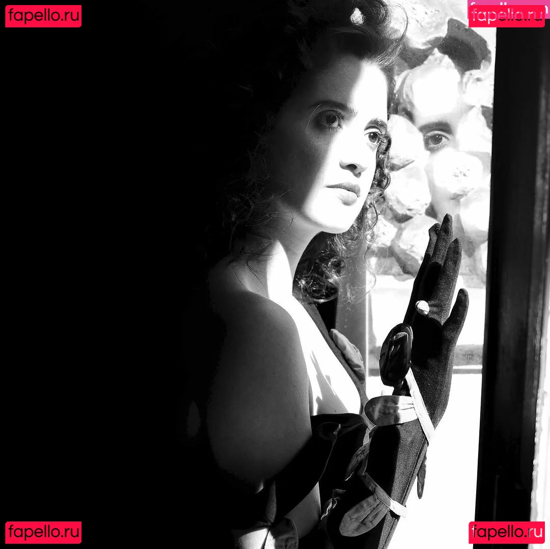 Laura Marano Onlyfans Photo Gallery 