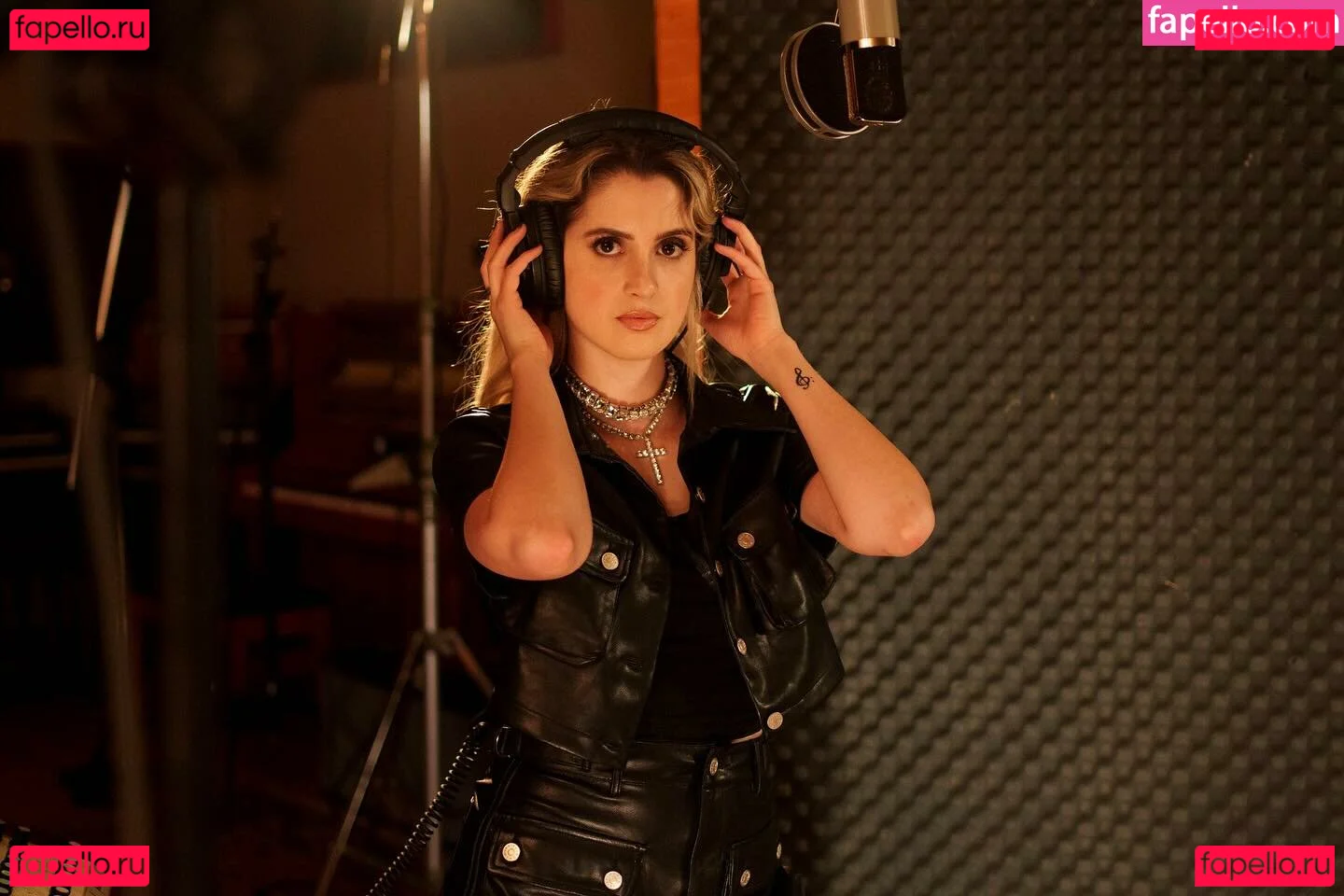 Laura Marano Onlyfans Photo Gallery 