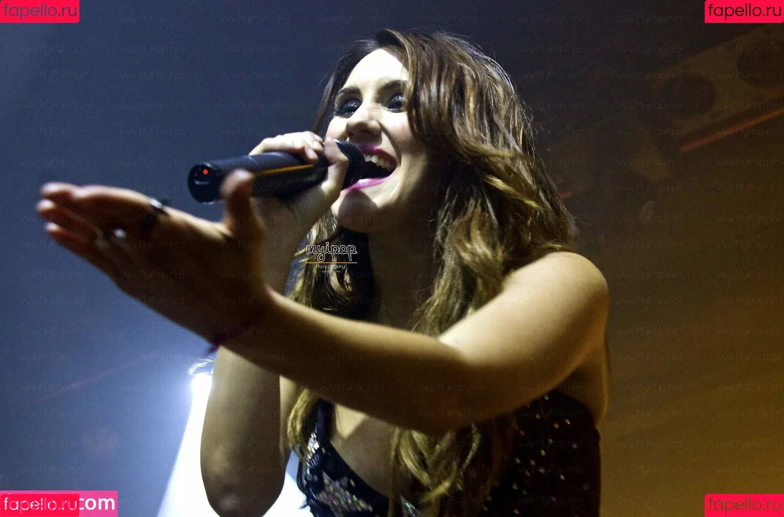 Dulce Maria Onlyfans Photo Gallery 