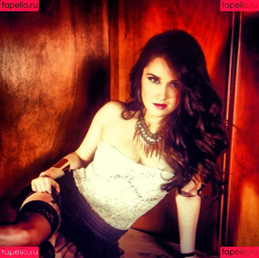 Dulce Maria Onlyfans Photo Gallery 