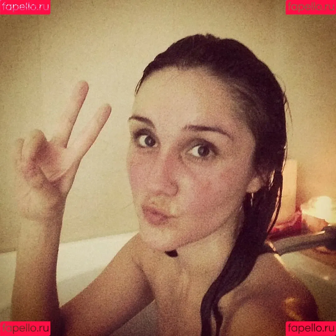 Dulce Maria Onlyfans Photo Gallery 