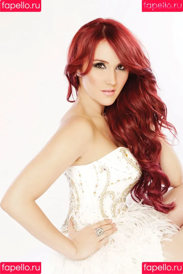 Dulce Maria Onlyfans Photo Gallery 