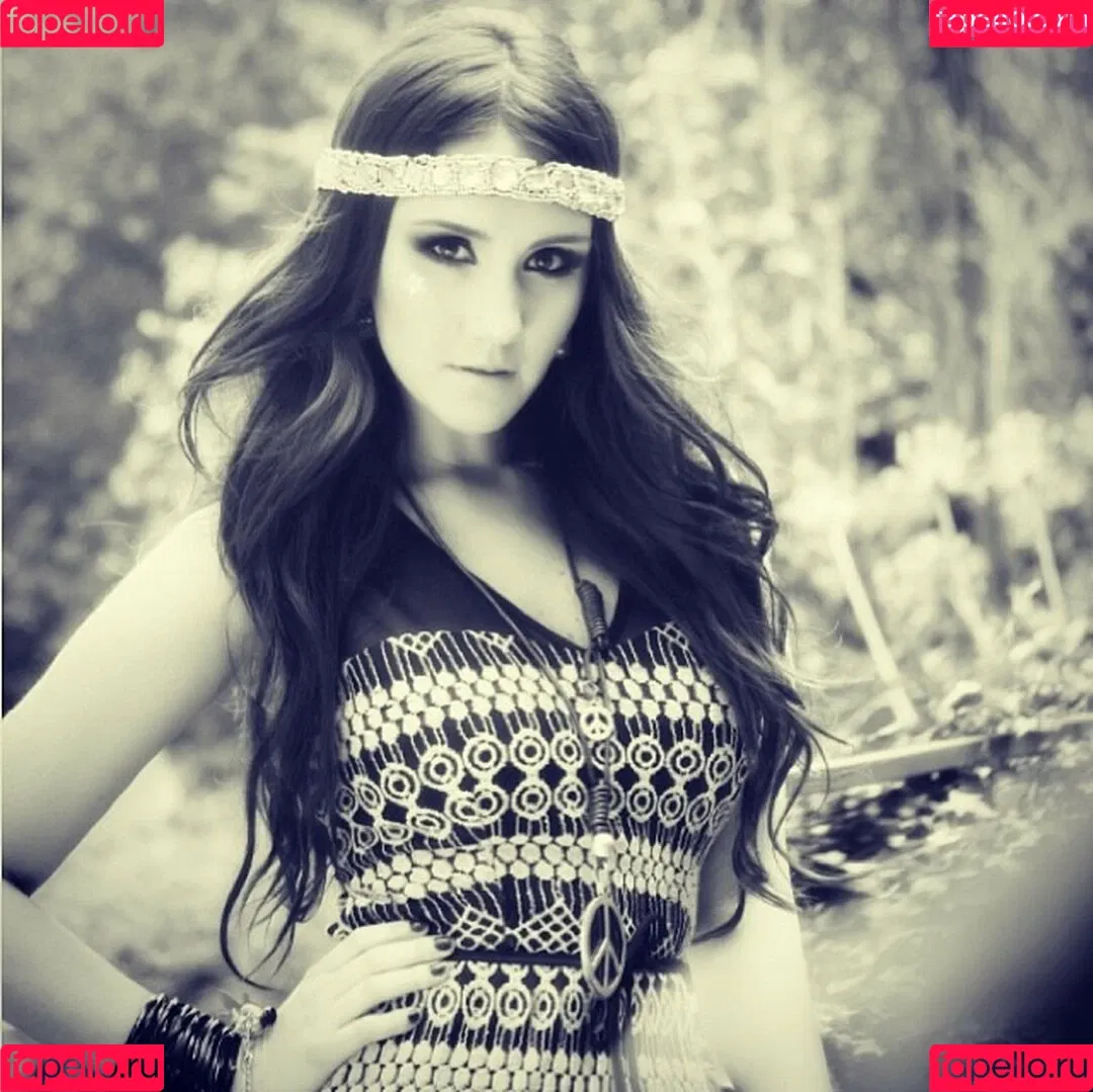 Dulce Maria Onlyfans Photo Gallery 