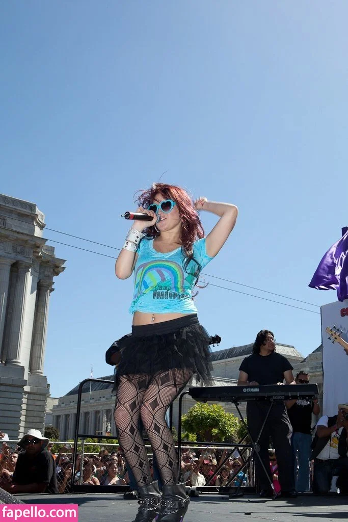 Dulce Maria Onlyfans Photo Gallery 