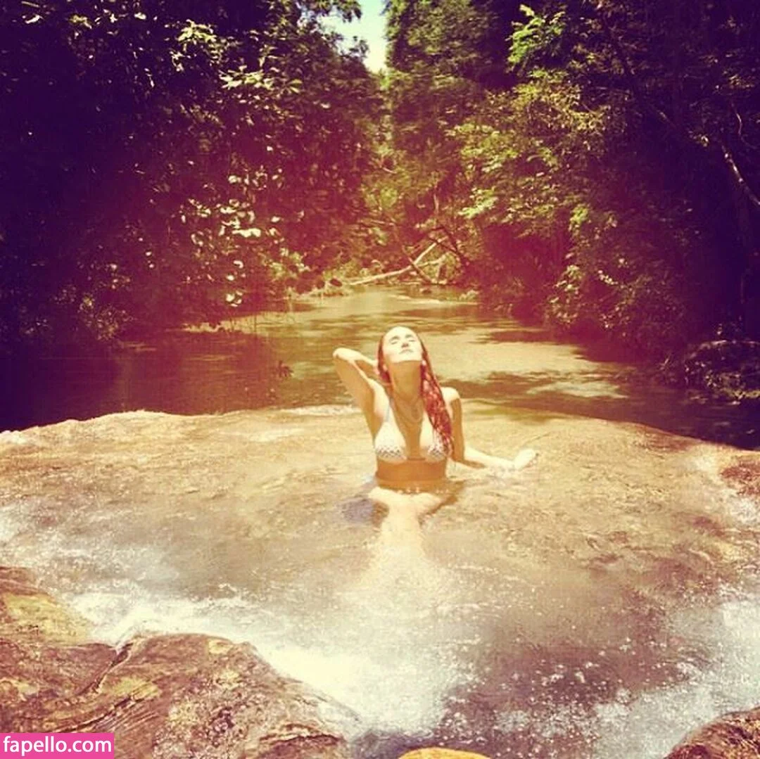 Dulce Maria Onlyfans Photo Gallery 