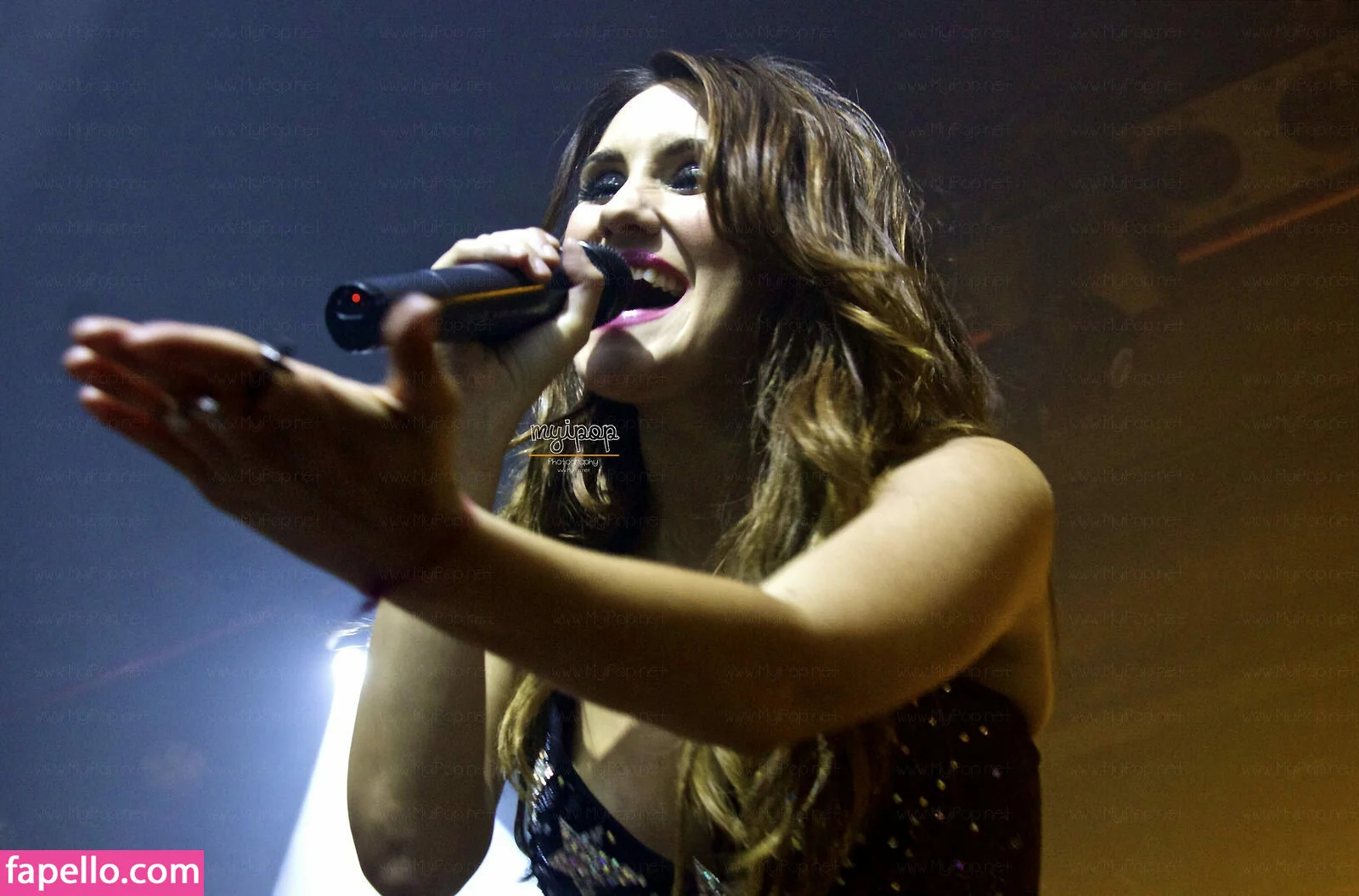 Dulce Maria Onlyfans Photo Gallery 