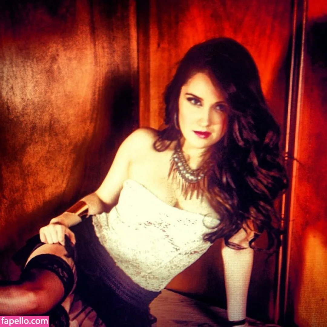 Dulce Maria Onlyfans Photo Gallery 