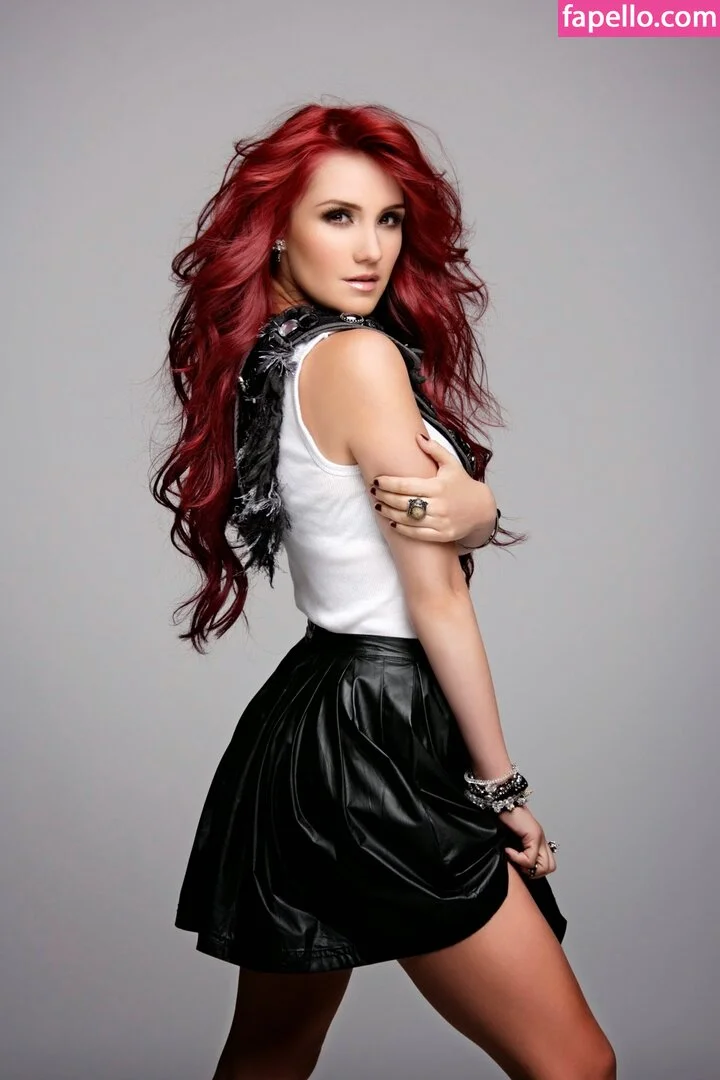 Dulce Maria Onlyfans Photo Gallery 