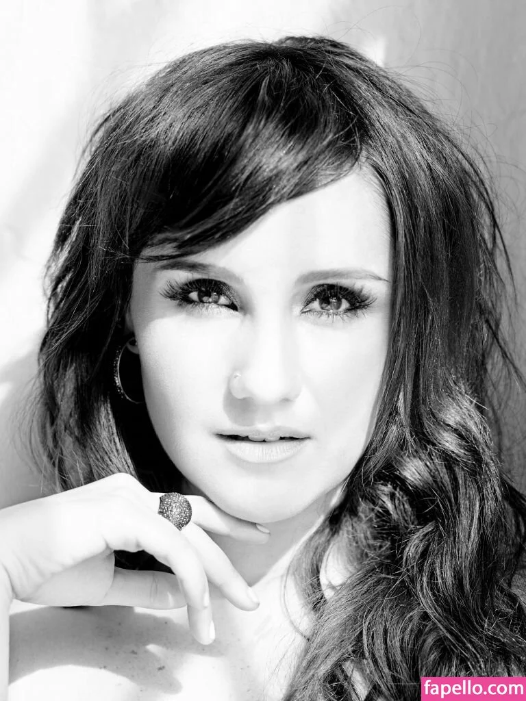 Dulce Maria Onlyfans Photo Gallery 