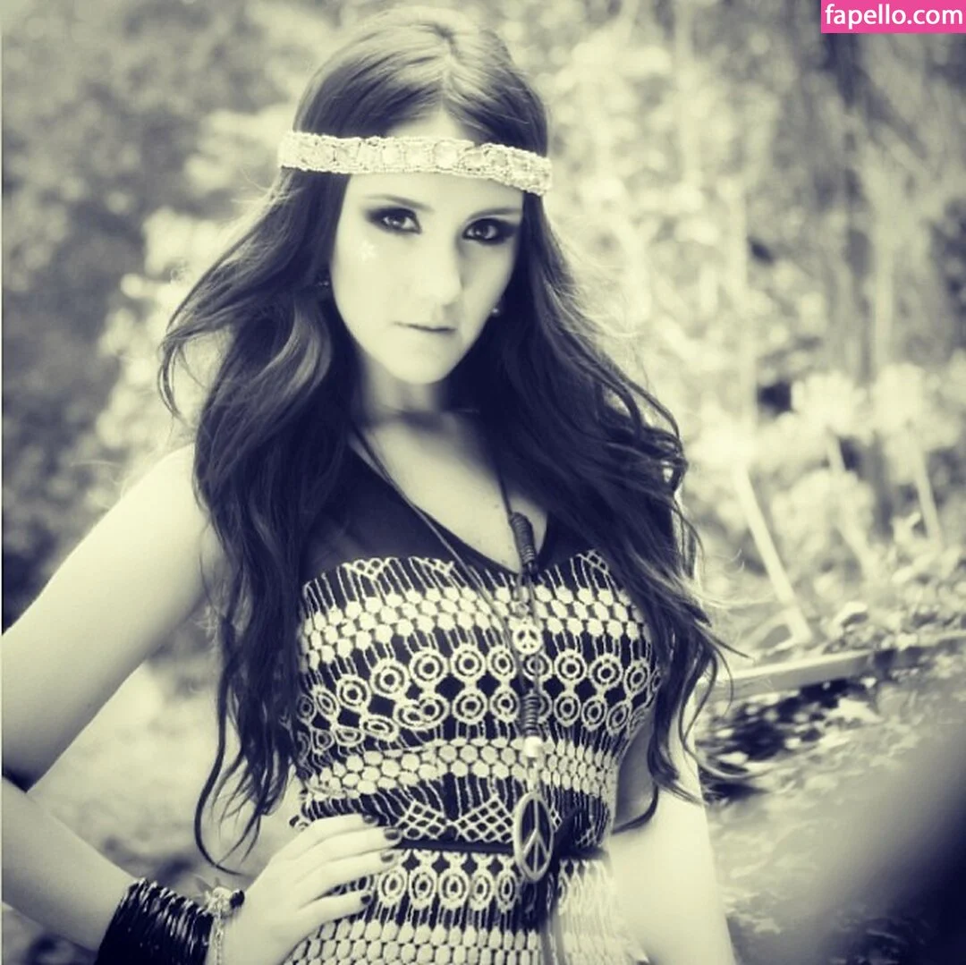 Dulce Maria Onlyfans Photo Gallery 