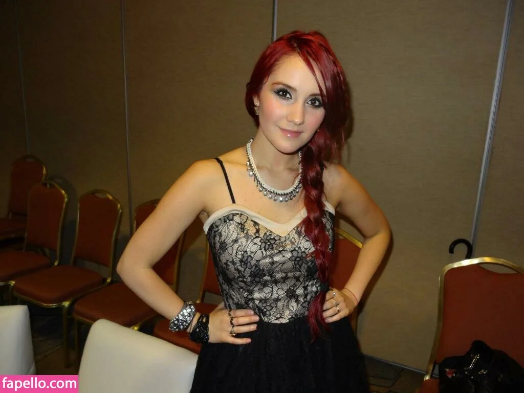 Dulce Maria Onlyfans Photo Gallery 
