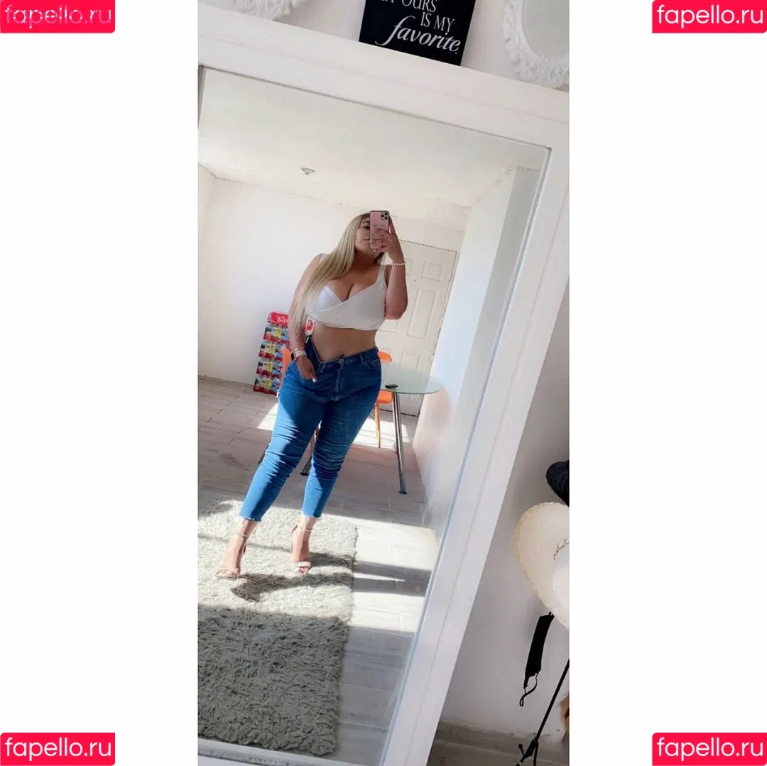 Jazmin Gurrola Onlyfans Photo Gallery 