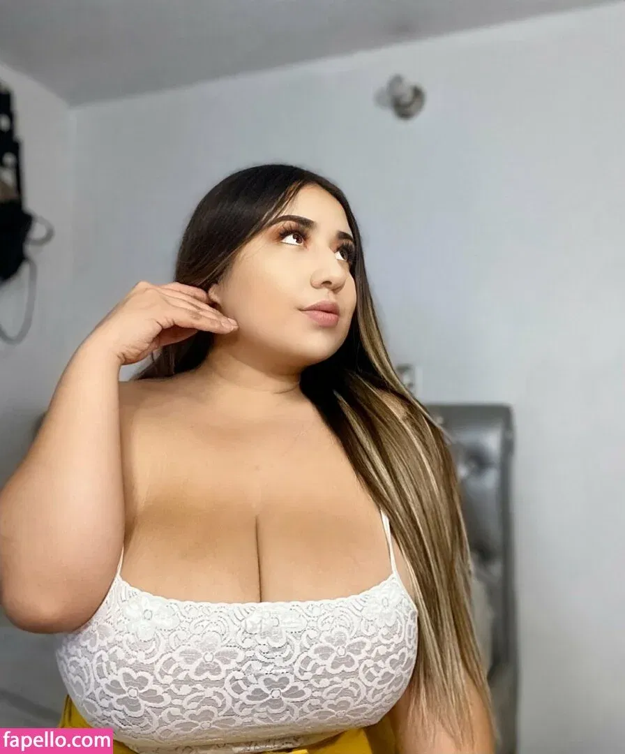 Jazmin Gurrola Onlyfans Photo Gallery 