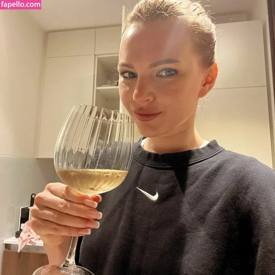 noellemesmer Onlyfans Photo Gallery 