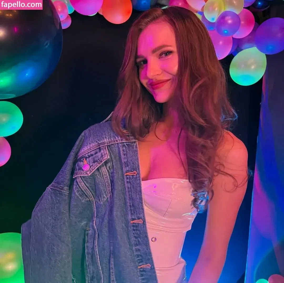 noellemesmer Onlyfans Photo Gallery 