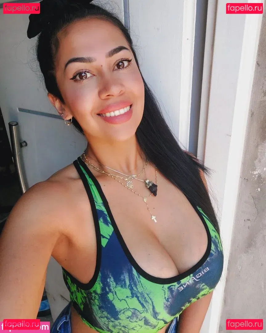 Gloria Gonzalez Onlyfans Photo Gallery 