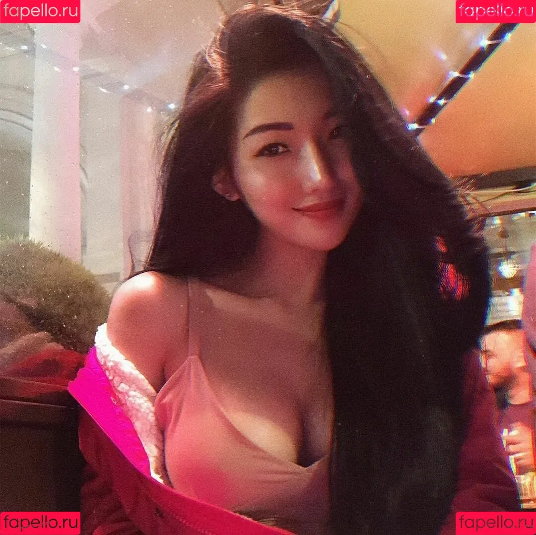 Duyenn Hipp Onlyfans Photo Gallery 