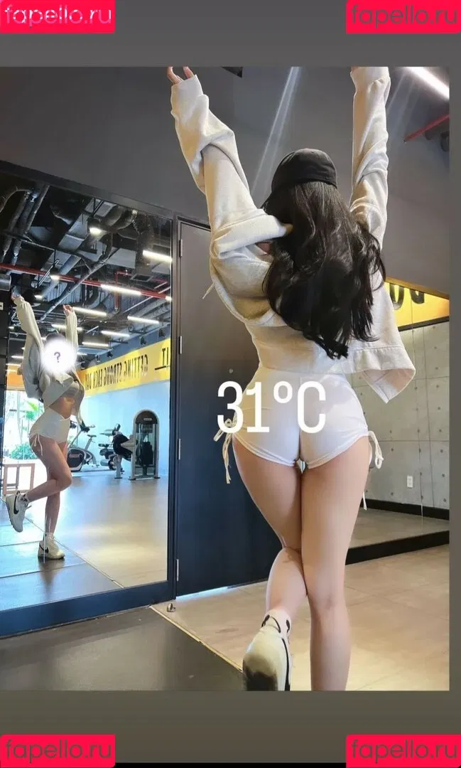 Duyenn Hipp Onlyfans Photo Gallery 