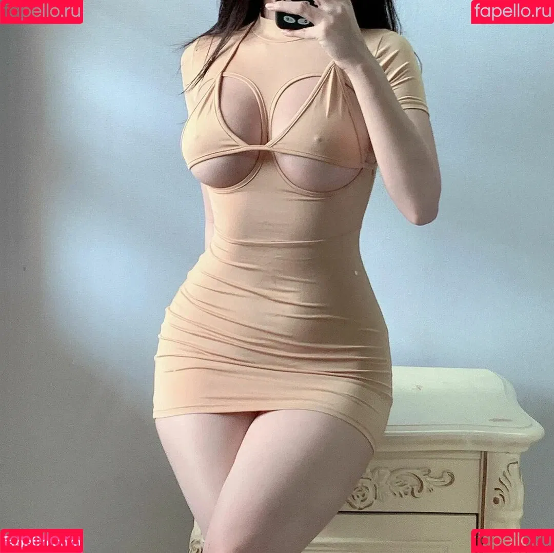 Duyenn Hipp Onlyfans Photo Gallery 