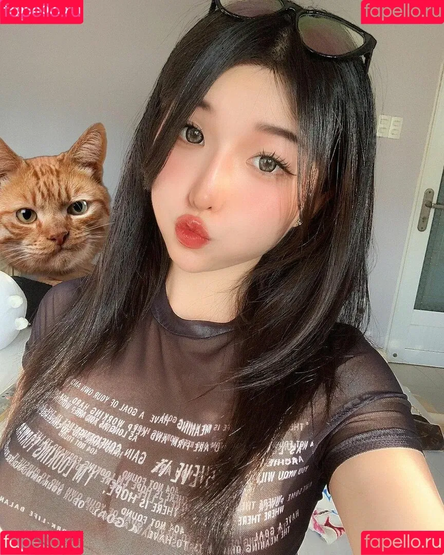 Duyenn Hipp Onlyfans Photo Gallery 