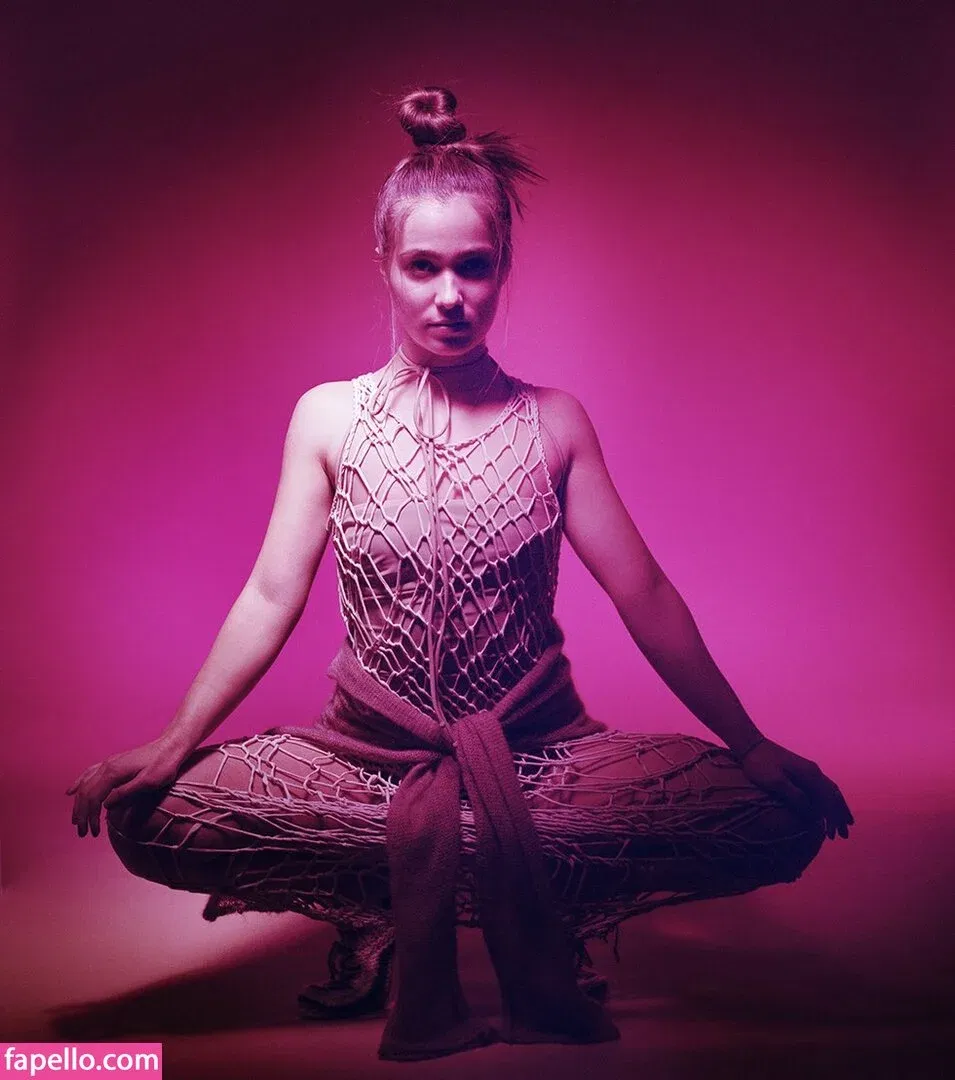 Haley Lu Richardson Onlyfans Photo Gallery 