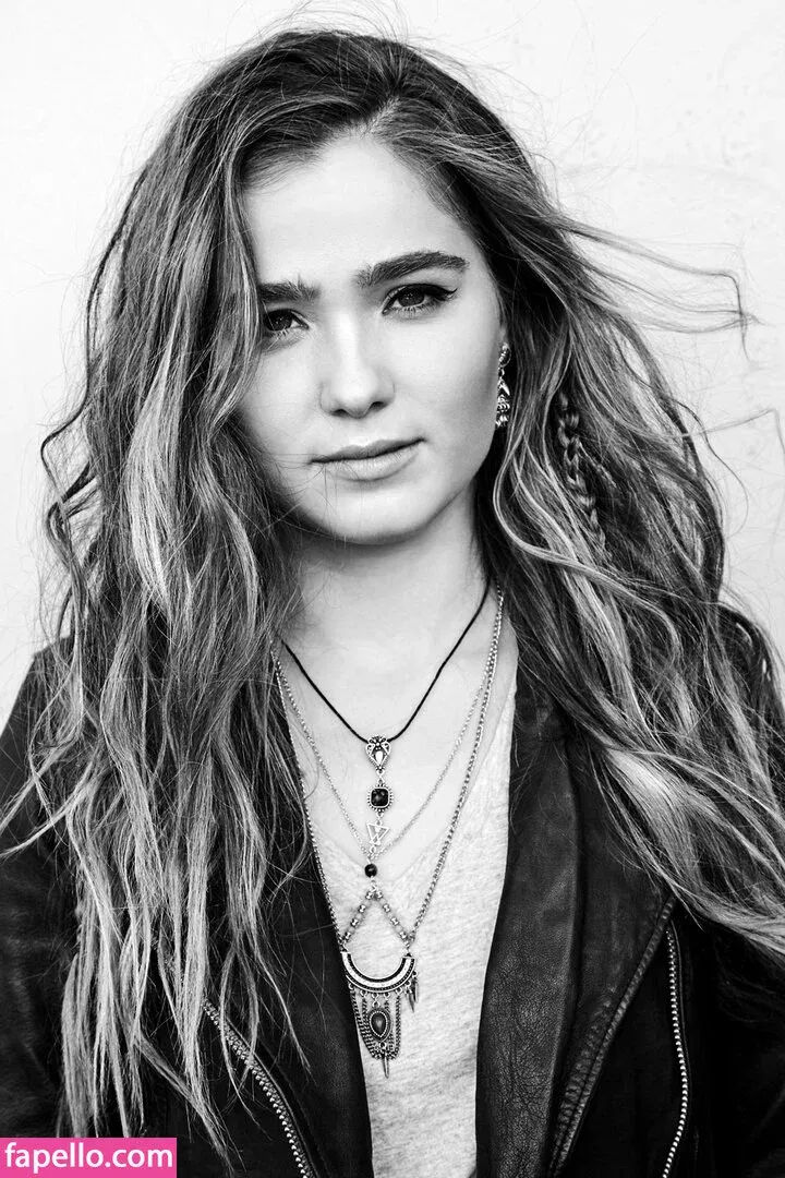 Haley Lu Richardson Onlyfans Photo Gallery 