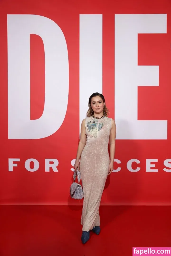 Haley Lu Richardson Onlyfans Photo Gallery 