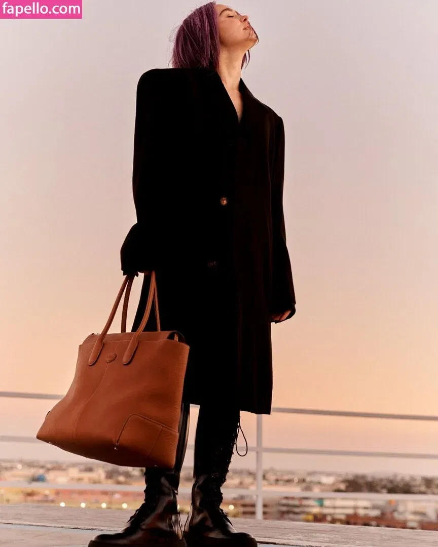 Haley Lu Richardson Onlyfans Photo Gallery 