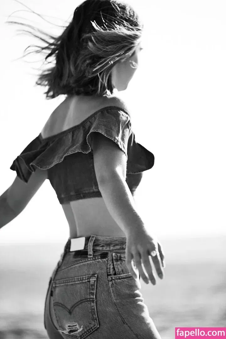 Haley Lu Richardson Onlyfans Photo Gallery 