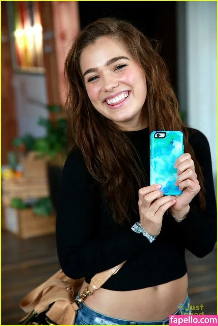 Haley Lu Richardson Onlyfans Photo Gallery 