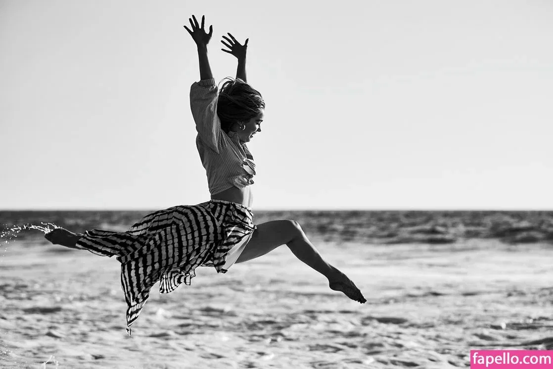 Haley Lu Richardson Onlyfans Photo Gallery 