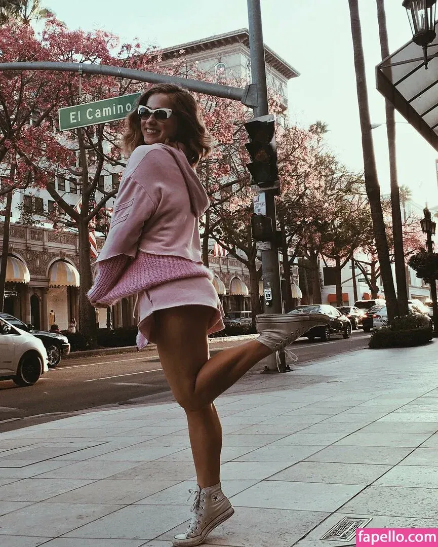 Haley Lu Richardson Onlyfans Photo Gallery 