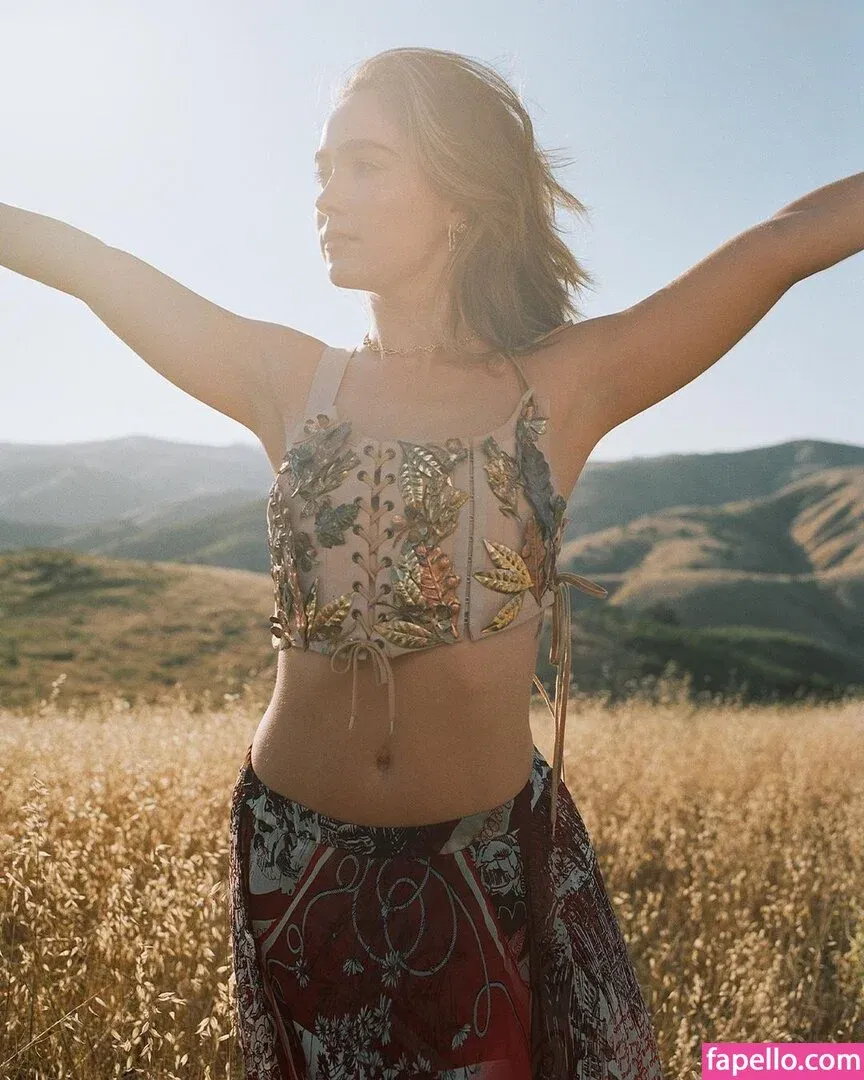 Haley Lu Richardson Onlyfans Photo Gallery 