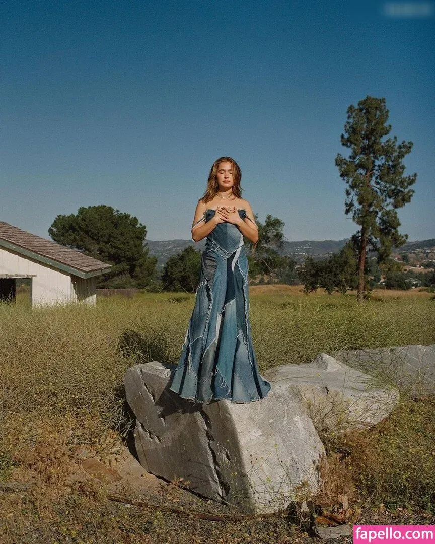 Haley Lu Richardson Onlyfans Photo Gallery 