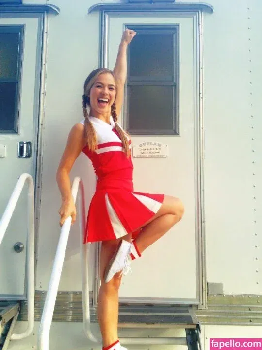 Haley Lu Richardson Onlyfans Photo Gallery 