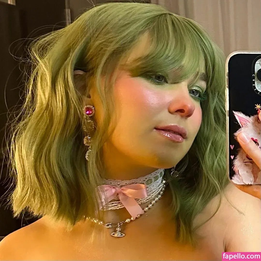 Haley Lu Richardson Onlyfans Photo Gallery 