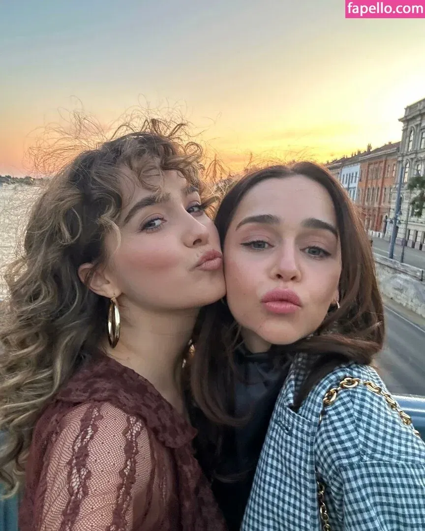 Haley Lu Richardson Onlyfans Photo Gallery 